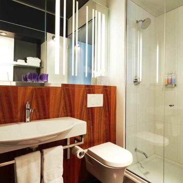 Hotel Alt Halifax Airport 4*